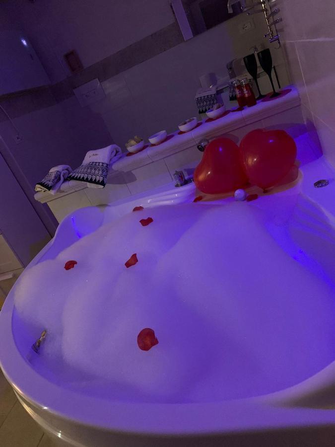 V&M Suite Con Jacuzzi Ostuni Buitenkant foto