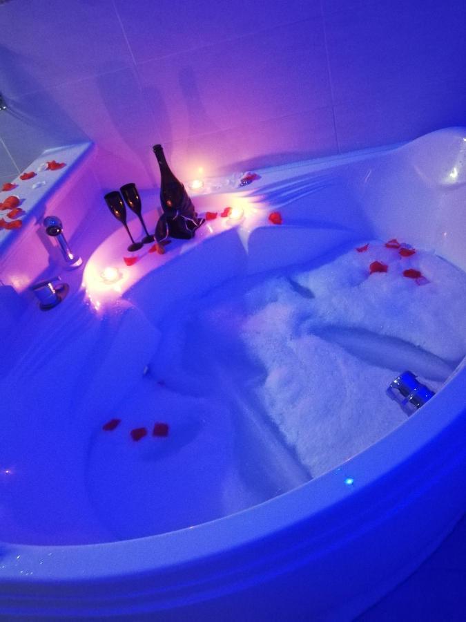 V&M Suite Con Jacuzzi Ostuni Buitenkant foto
