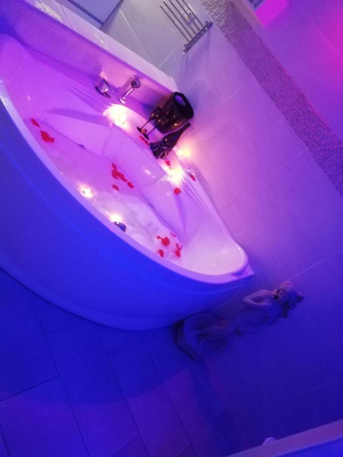 V&M Suite Con Jacuzzi Ostuni Buitenkant foto